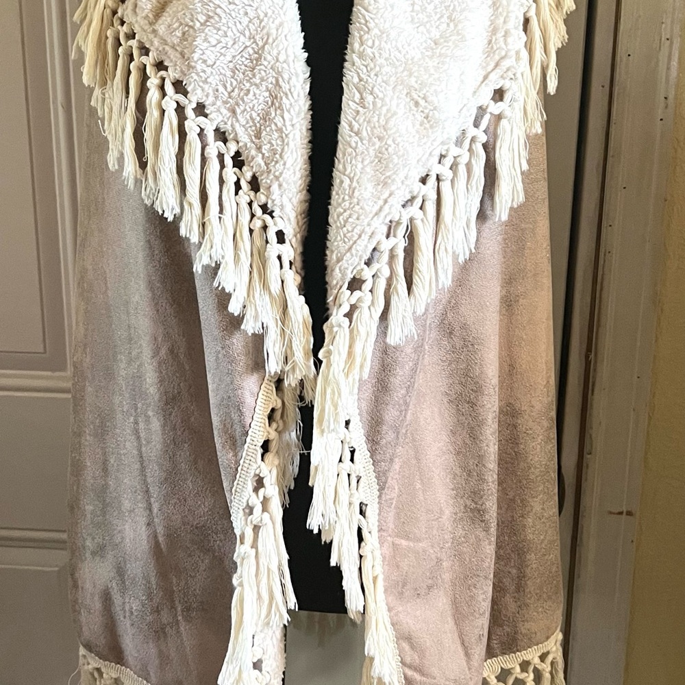 Vest in suede for outer material and warm inner lining.  Size L